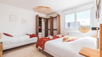 3 bedrooms, desk, iron/ironing board, WiFi