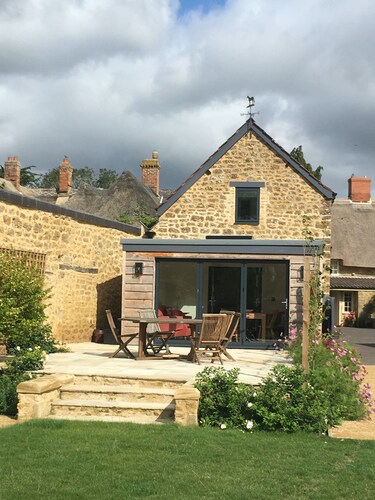 Rusticretreat-4guests-fireplace-parking-garden