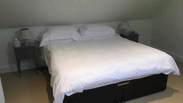 House | 2 bedrooms, iron/ironing board, free WiFi, bed sheets