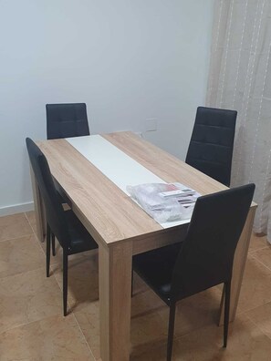 House, 2 Bedrooms, Patio, City View | Dining