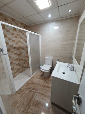 House, 2 Bedrooms, Patio, City View | Bathroom