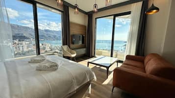 Deluxe Studio, Lanai, Sea View | Iron/ironing board, free WiFi