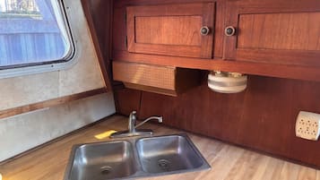 Microondas, horno, placa de cocina