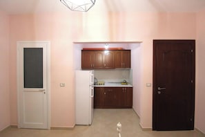 Double Room, Kitchen | Private kitchen | Fridge, electric kettle - Sunny Villa (Ksamil)