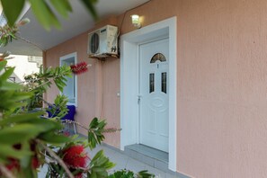 Apartment, 1 Schlafzimmer | Schallisolierte Zimmer, kostenloses WLAN, Bettwäsche