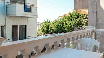 Quadruple Room, Balcony | Soundproofing, free WiFi, bed sheets