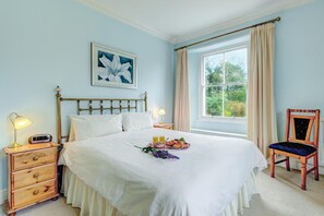 7 bedrooms, iron/ironing board, free WiFi, bed sheets