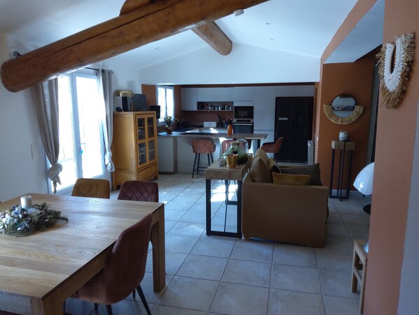 Dining - Friendly MAS with swimming pool and large garden in Saint Rémy de Provence (Saint-Rémy-de-Provence)