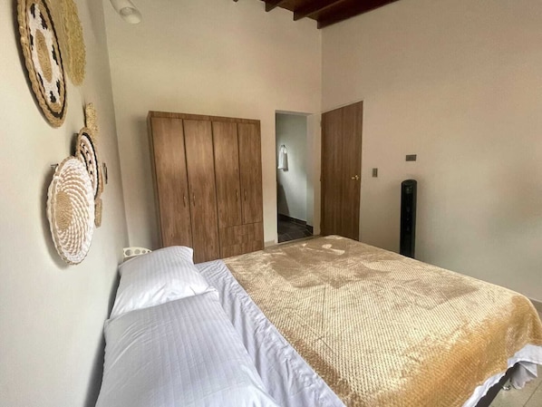 4 bedrooms, desk, iron/ironing board, travel crib