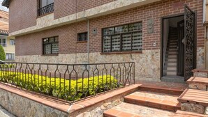 Unclassified image, 5 of 60, button - Spacious and cozy house in the heart of Laureles (Medellín)