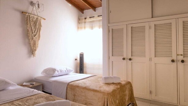 Unclassified image, 1 of 60, button - Spacious and cozy house in the heart of Laureles (Medellín)