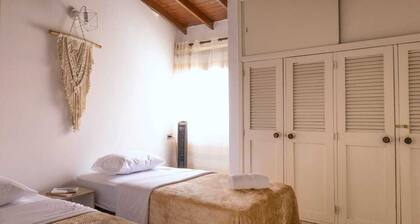 Spacious and cozy house in the heart of Laureles