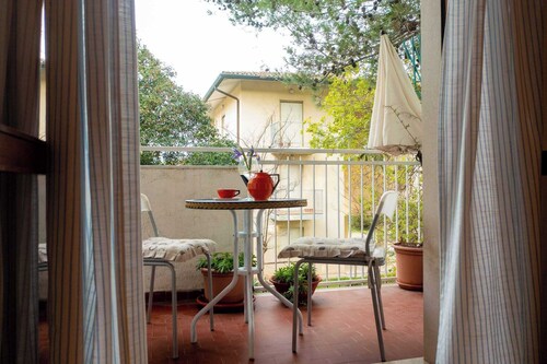 Quiet apartment with parking space, 5 minutes' walk from the beach