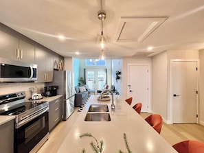 Fridge, microwave, oven, stovetop - Cozy 2BR Retreat with Stunning Views of Rundle MT (Harvie Heights)