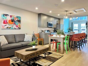 TV, fireplace - Cozy 2BR Retreat with Stunning Views of Rundle MT (Harvie Heights)