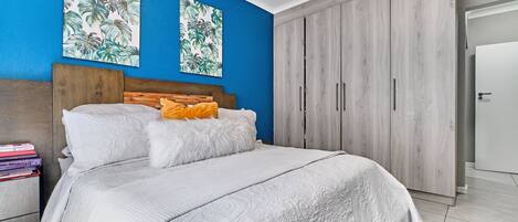 3 chambres, fer et planche à repasser, Wi-Fi, draps fournis