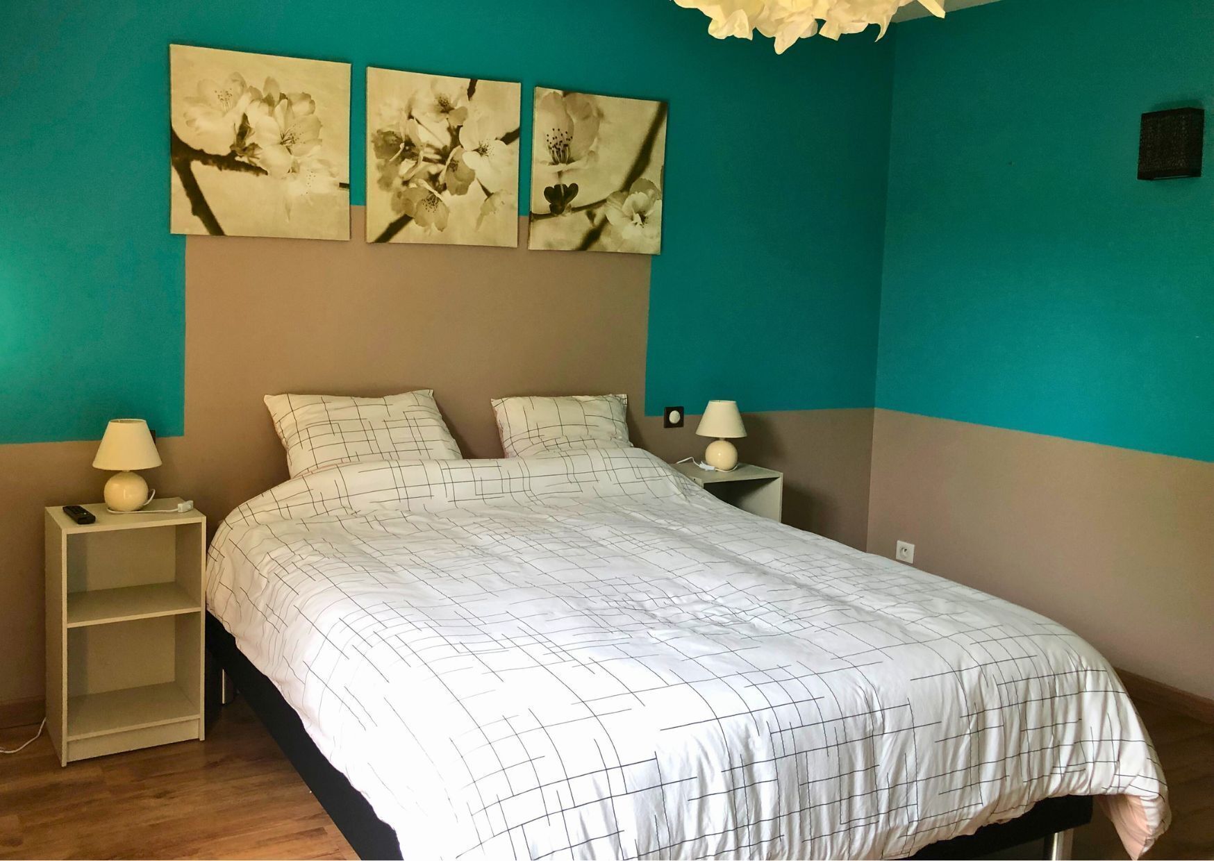 3 bedrooms, desk, iron/ironing board, travel crib