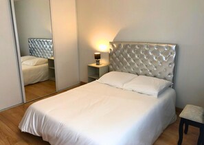 3 bedrooms, desk, iron/ironing board, travel cot