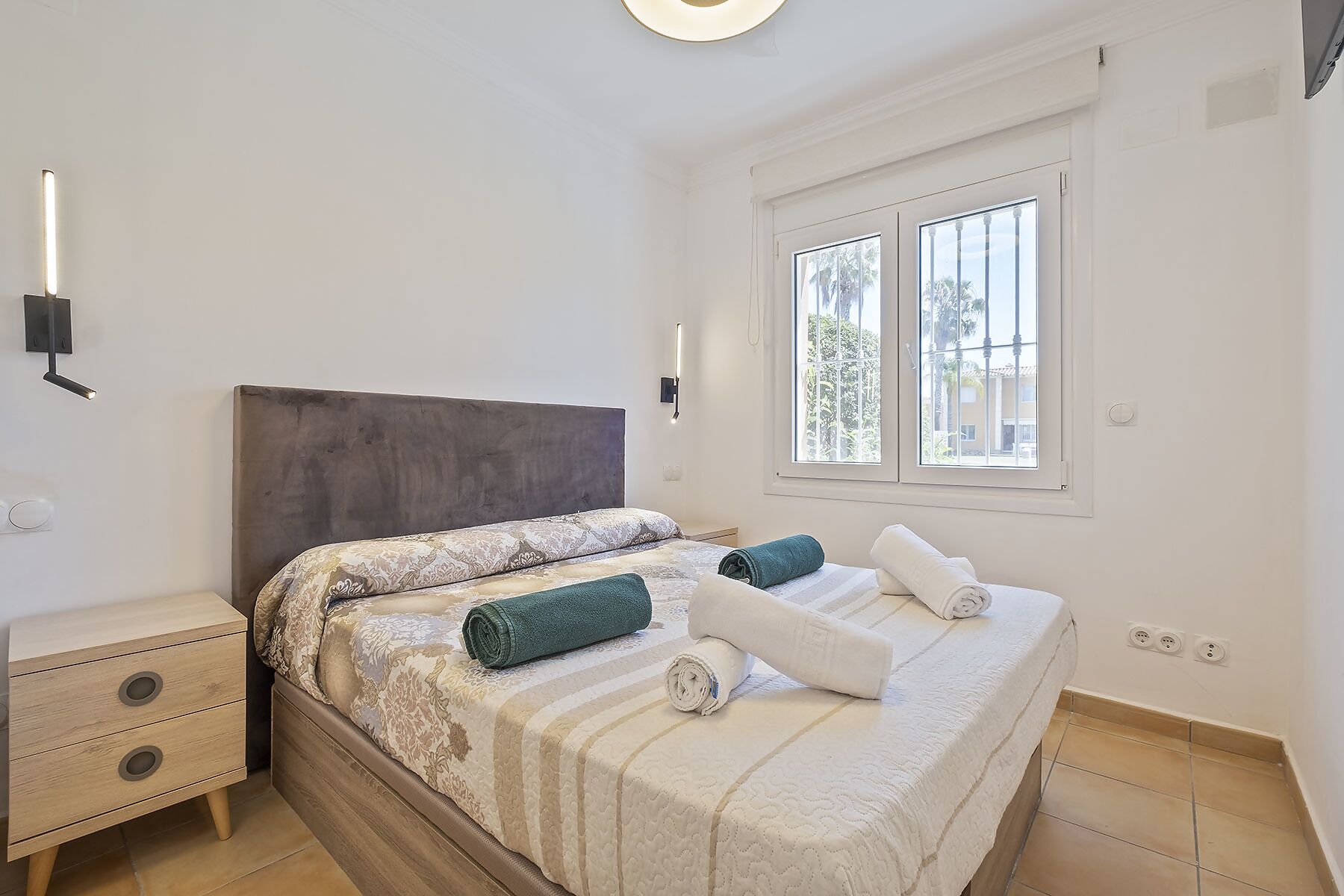 3 habitaciones, tabla de planchar con plancha, cuna de viaje y wifi 