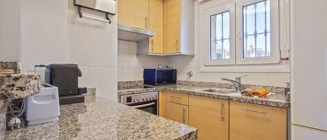 Fridge, microwave, oven, dishwasher