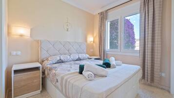 3 slaapkamers, een strijkplank/strijkijzer, reisbedje, gratis wifi