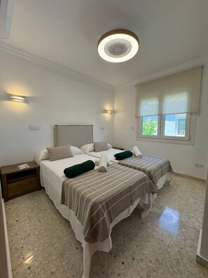 4 Schlafzimmer, Bügeleisen/Bügelbrett, Reisekinderbett, WLAN