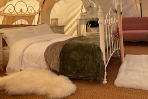 Cabin | 1 bedroom, free WiFi, bed sheets - Flower Farm Glamping Retreat in Suffolk (Ipswich)