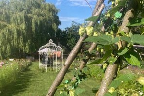 Cabin | Property grounds - Flower Farm Glamping Retreat in Suffolk (Ipswich)