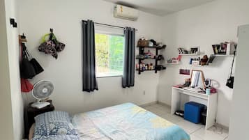 2 slaapkamers, een strijkplank/strijkijzer, gratis wifi, beddengoed