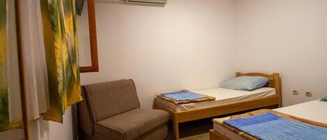 1 bedroom, WiFi, bed sheets