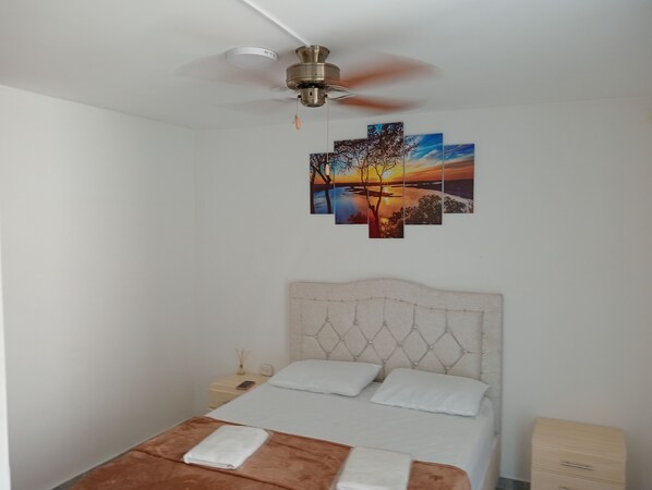 2 bedrooms, iron/ironing board, WiFi, bed sheets