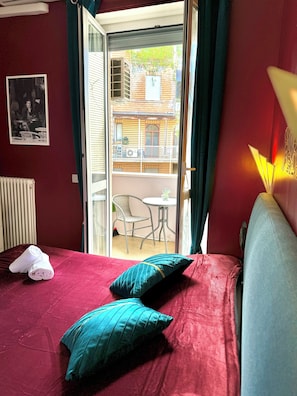 1 slaapkamer, een strijkplank/strijkijzer, wifi, beddengoed