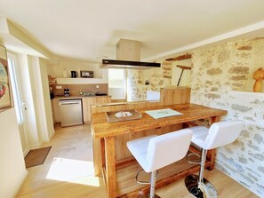 Kjøleskap, mikrobølgeovn, ovn og oppvaskmaskin