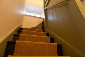Interior - Luxury 2-bed woodland cottage in Re-wilding area (Mapperton)