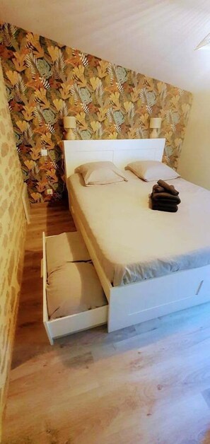 1 bedroom, free WiFi, bed sheets