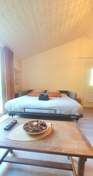 1 bedroom, free WiFi, bed sheets