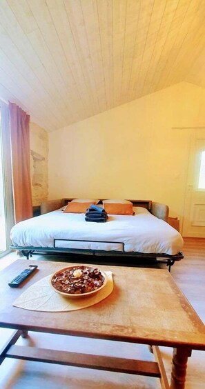 1 bedroom, free WiFi, bed sheets