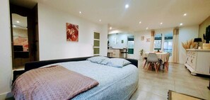 4 soverom, strykejern/-brett, internettilgang og sengetøy