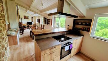 Kjøleskap, mikrobølgeovn, ovn og oppvaskmaskin