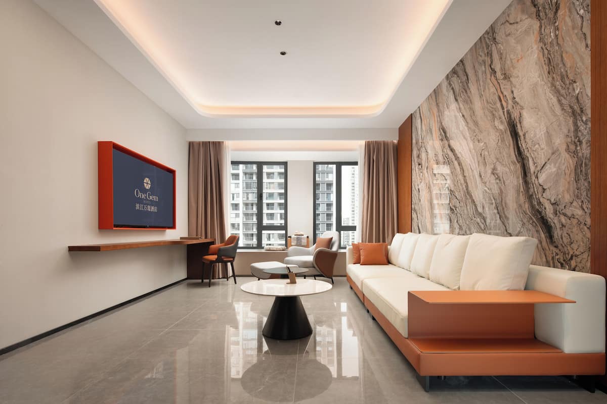 Grand Suite, 1 King Bed with Sofa bed, City View | Living area