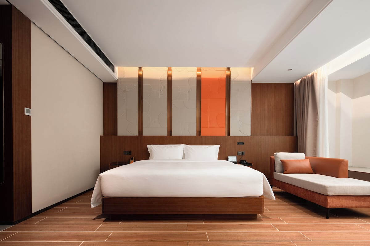 Grand Double Room, 1 King Bed, City View