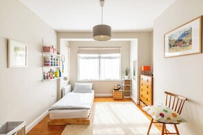 3 bedrooms, desk, iron/ironing board, WiFi