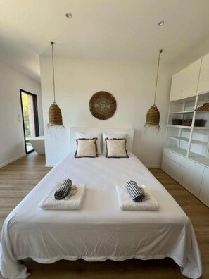 6 dormitorios, tabla de planchar con plancha, Internet y ropa de cama
