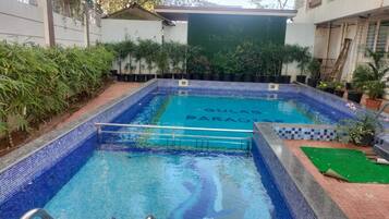 Kolam renang outdoor