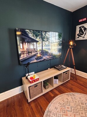 3 habitaciones, tabla de planchar con plancha, wifi y ropa de cama 
