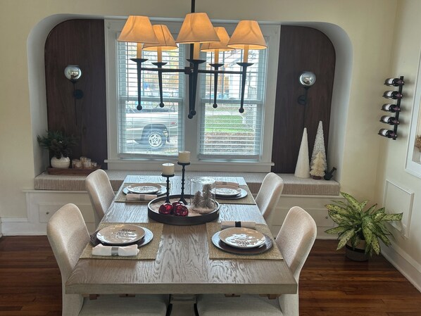 Dining - Charming 3-bedroom house with home office in the Kamms Corner neighborhood (Cleveland)