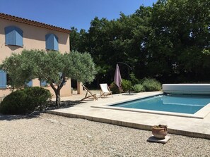 حمّام سباحة خارجي