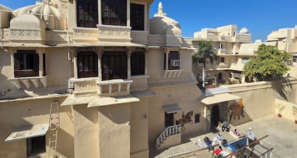 Remodeled historical 446-year-old
Palace built in 1578 AD, Suite rooms