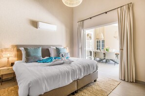 4 quartos, ferros/tábuas de passar roupa, berço de viagem