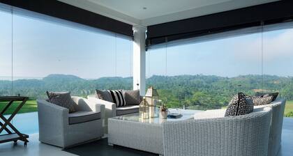 Honeymoon Destination with Private Pool and Spa in a Tea Estate - Luxury Villa